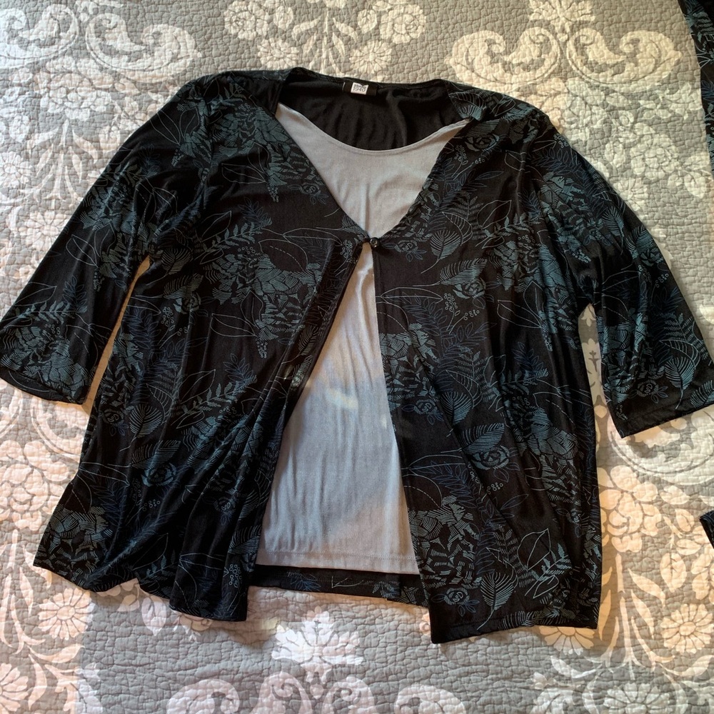 🎀Matching Top/Skirt Set🎀 - Picture 2 of 8